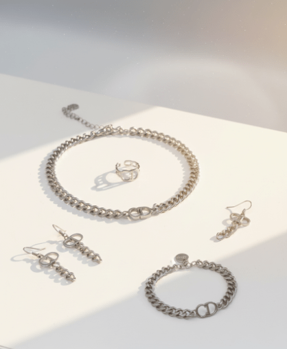 Silver Chain Emblem Jewelry Set - Zambeel