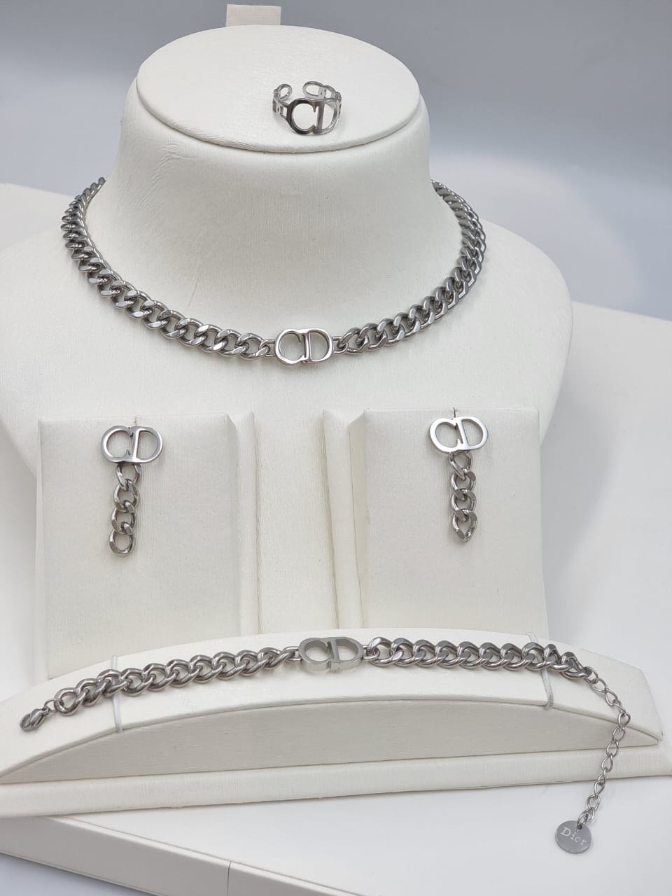 Silver Chain Emblem Jewelry Set - Zambeel