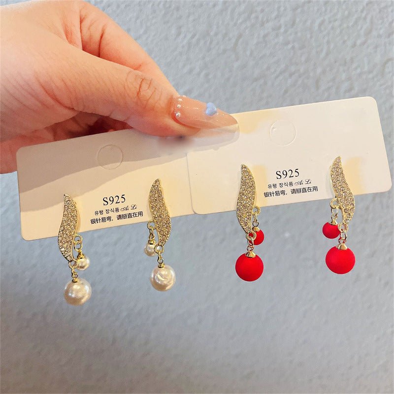 Silver Needle Pearl Rhinestone Earrings - Zambeel