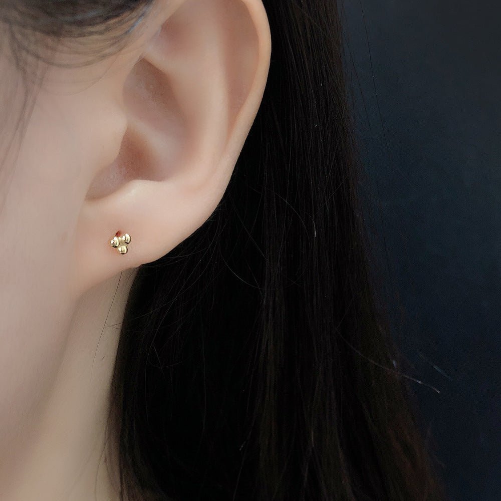 Simple And Fresh Student Polka Dot S925 Silver Stud Earrings - Zambeel