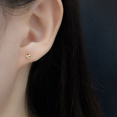 Simple And Fresh Student Polka Dot S925 Silver Stud Earrings - Zambeel