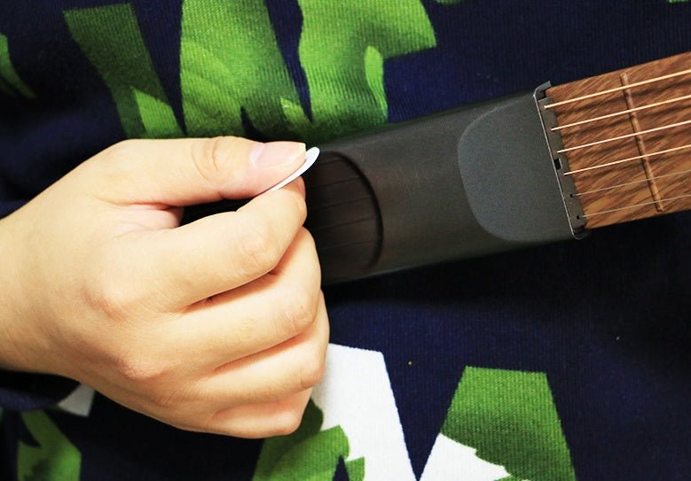 SOLO Pocket Guitar Portable Guitar Guitar Chord Trainer Small Guitar Simulation 6 Guitar Chord Table - Zambeel