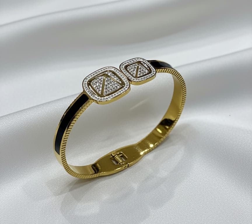 Twin Diamond Emblem Bangle - Zambeel