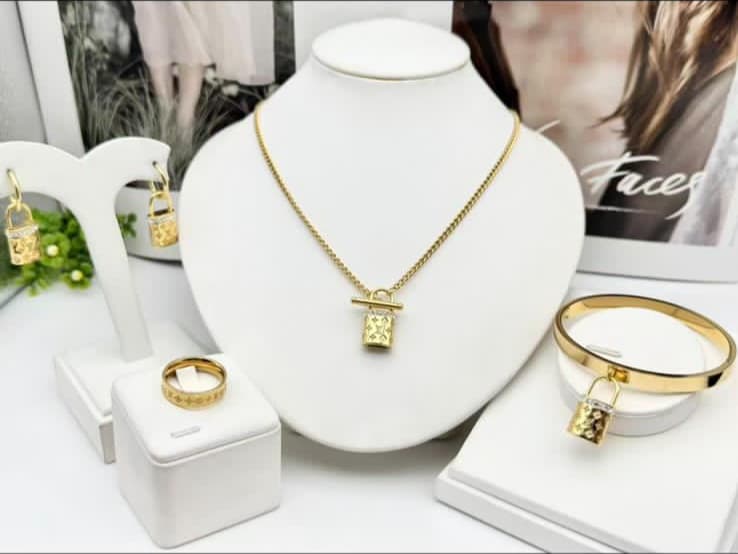 مجموعة مجوهرات قفل سحر