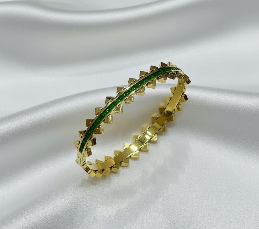 سوار سبايك ذو حافة زمردية