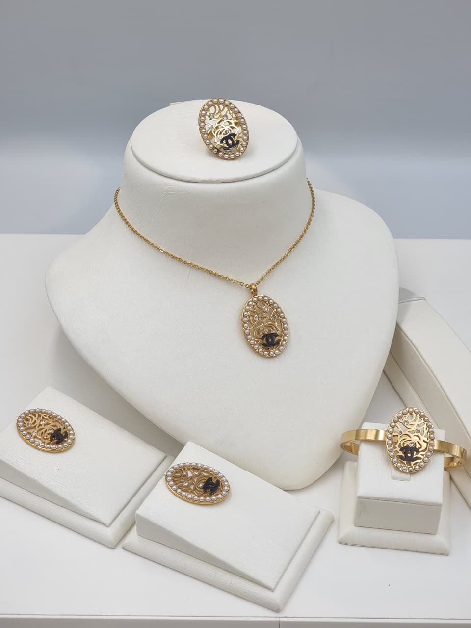 Vintage Rose Emblem Jewelry Set - Zambeel