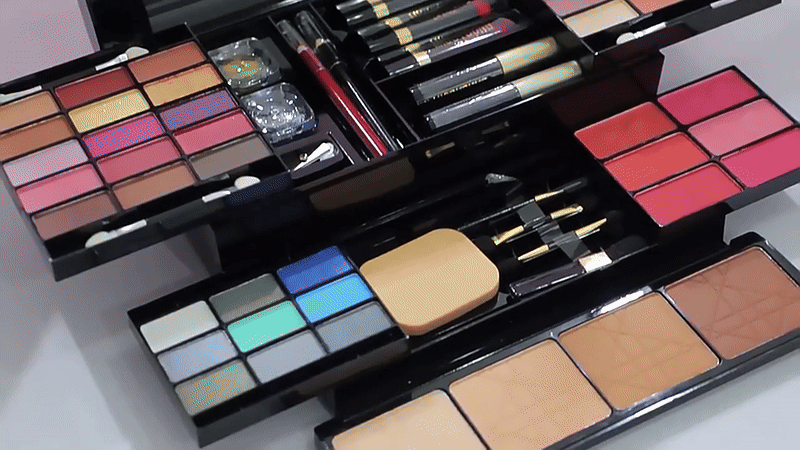 مجموعة مكياج كلاسيكية ©